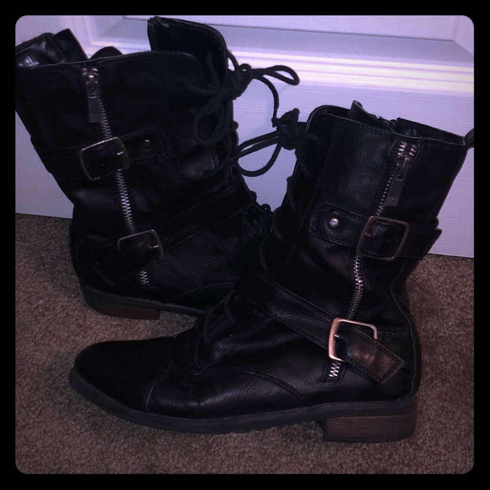 COMBAT BOOTS